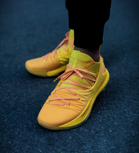 Curry 5 中国行细节欣赏  库里5中国行上脚图欣赏