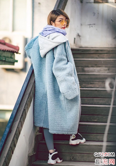 女生最适合穿什么款式的AJ 街拍女生上脚AJ13搭配示范