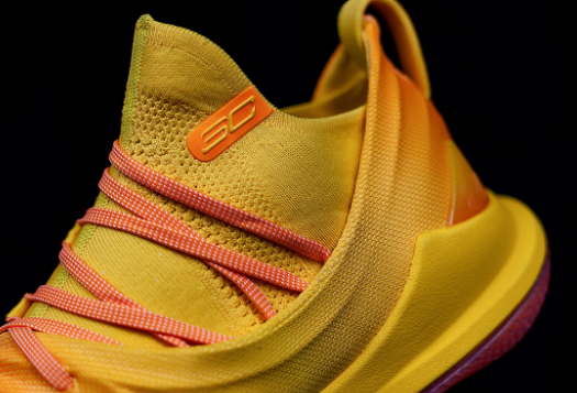 Curry 5 中国行细节欣赏  库里5中国行上脚图欣赏