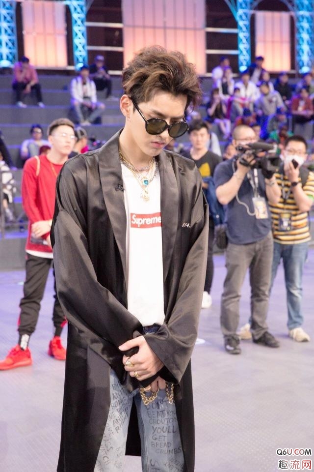吴亦凡超酷时尚潮男穿搭 男孩子如何穿搭时尚帅气