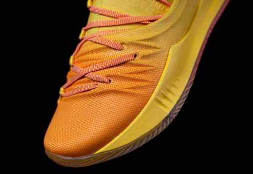Curry 5 中国行细节欣赏  库里5中国行上脚图欣赏
