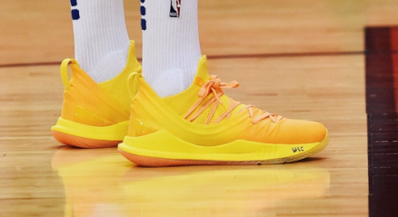 Curry 5 中国行细节欣赏  库里5中国行上脚图欣赏