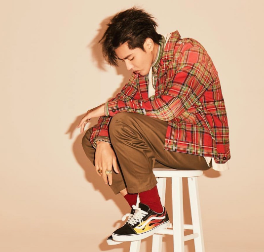 吴亦凡新歌《Hold Me Down》上脚球鞋是哪款  吴亦凡新歌《Hold Me Down》什么时候发布