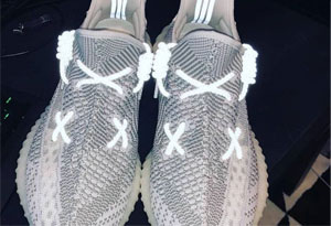 yeezy 350 v2的kaws鞋带绑法怎么系 kaws鞋带绑法视频图解