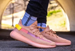 YEEZY是加价买正品还是买高端复刻好 yeezy正品和高仿差别大吗