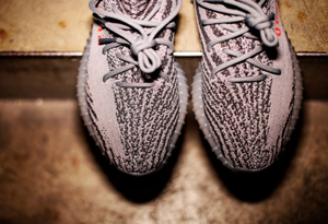 yeezy新灰橙偏小多少 yeezy350新灰橙尺码选择攻略