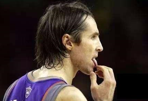 NBA球星罚球前有哪些奇怪的准备动作 纳什摸鞋底舔手提高命中率