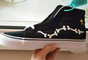 vans联名史努比黑色高帮鞋款开箱测评 vans配长袜好看吗