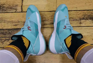 AJ33 SE和AJ32哪个实战性强 AJ33 SE和AJ32对比测评