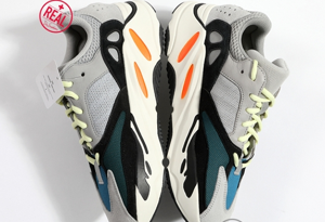 yeezy700怎么鉴定真假 yeezy700正品和假货的区别在哪