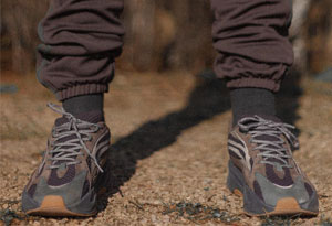 yeezy 700 v2 Geode上脚街拍怎么样 yeezy 700 v2 Geode搭配技巧推荐