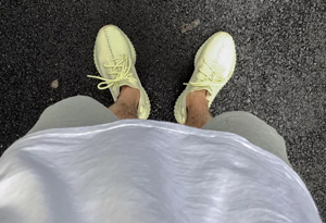 Yeezy 350 V2黄油斑马纹怎么看 椰子350黄油紫外线照出斑马纹
