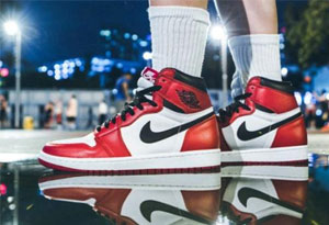 aj1黑脚趾和小闪电区别是什么 aj1黑脚趾和小闪电哪个好看