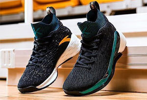 水花兄弟战靴库里6和KT4对比评测 curry6和KT4性价比谁高