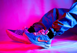 “THE TEN” 系列曝光全新配色 OW x Zoom fly联名浅蓝半透明配色会发布吗