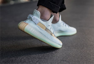 yeezy 350 v2 Hyperspace开箱实物赏析 yeezy 350 v2 Hyperspace上脚图