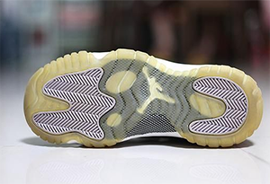 AJ11鞋底发黄正常吗 AJ11大魔王鞋底氧化怎么办