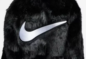 Nike大LOGO外套Ambush联名实物欣赏 Nike联名Ambush大衣现在还能入手吗