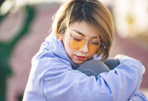女生最适合穿什么款式的AJ 街拍女生上脚AJ13搭配示范